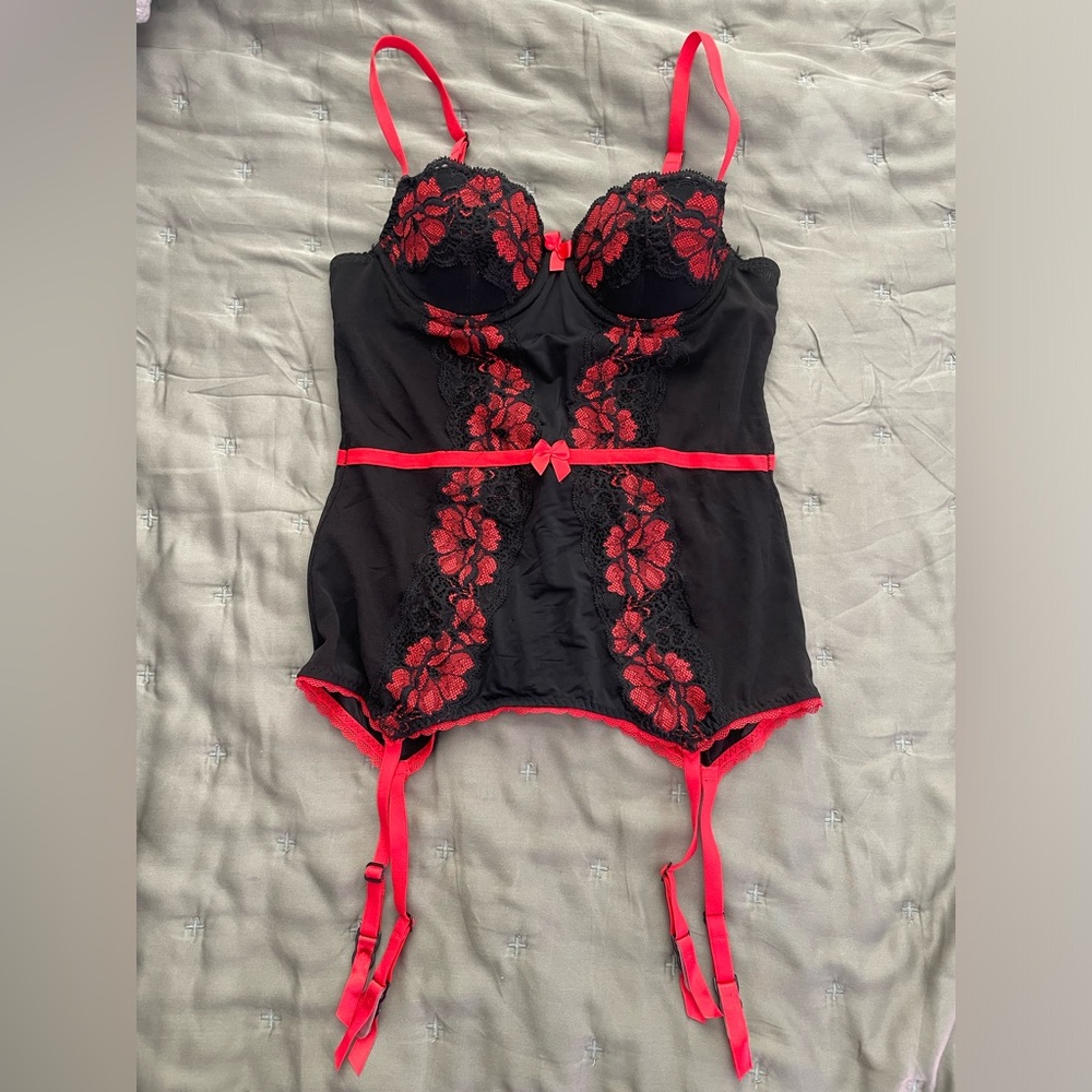 Adore Me Black/Red Mesh Lace Corset - 32A